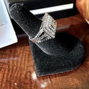 Magnificent ladies Diamond like ring.